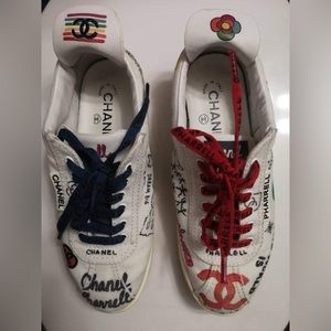 woman Chanel c Pharrell sneakers, White size 37.